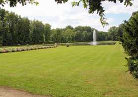 Der Barockgarten Zabeltitz, Teich mit Springbrunnen