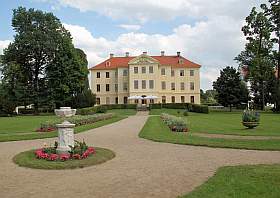 Ein beliebtes Ausflugsziel und eine Sehenswürdigkeit bei Großenhain ist der Barockgarten Zabeltitz, hier kann man spazieren, wandern, heiraten und vieles mehr.
