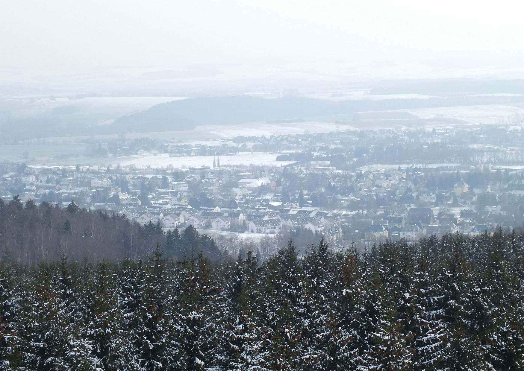 Der Maria-Josepha-Turm auf dem Totenstein bei Grüna nahe Chemnitz - Blick vom Turm