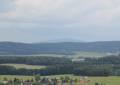 Der Blick vom König-Albert-Turm auf dem Borberg auf den Auersberg