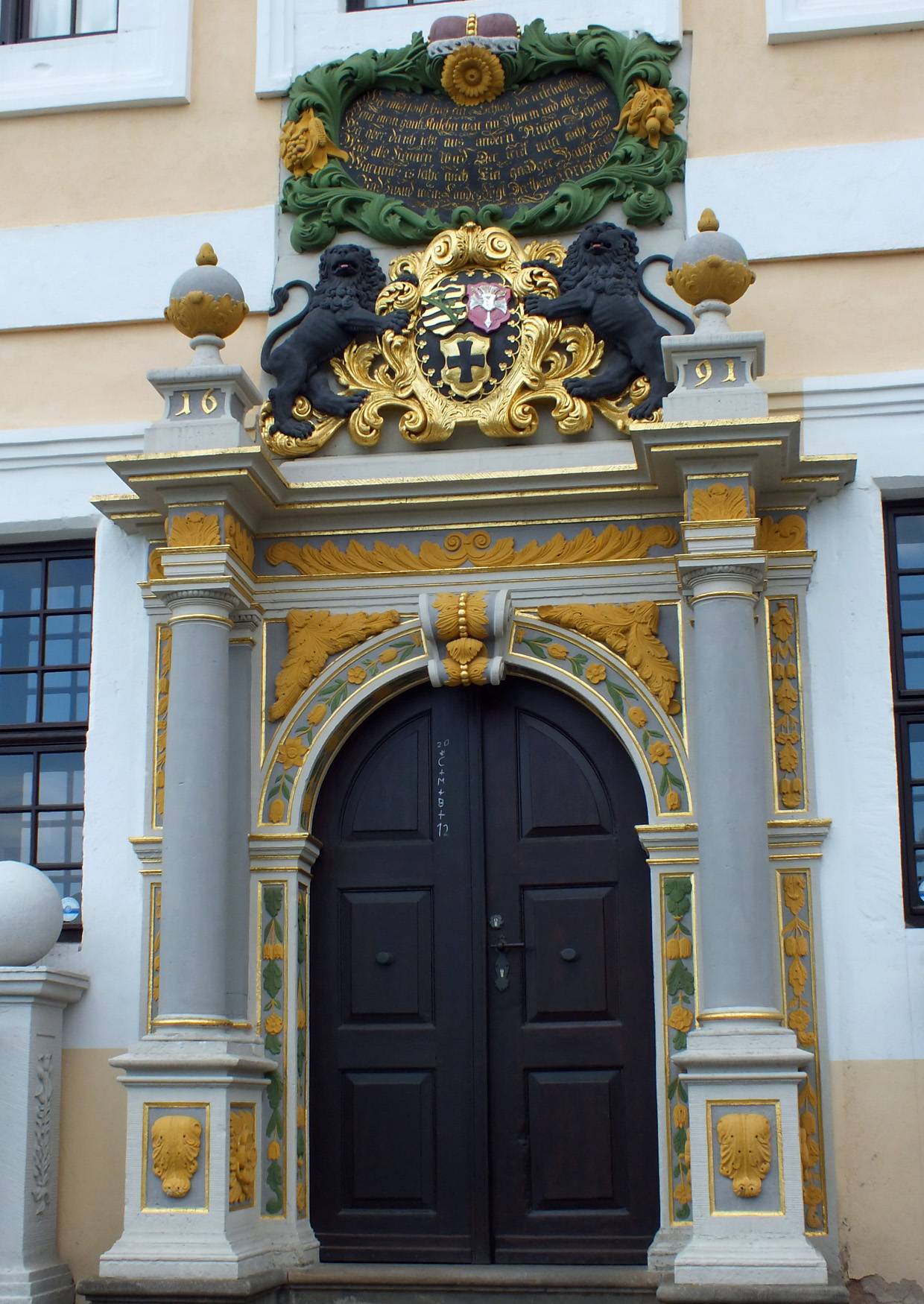 Das Barockschloss Delitzsch, der Prunk am Eingang