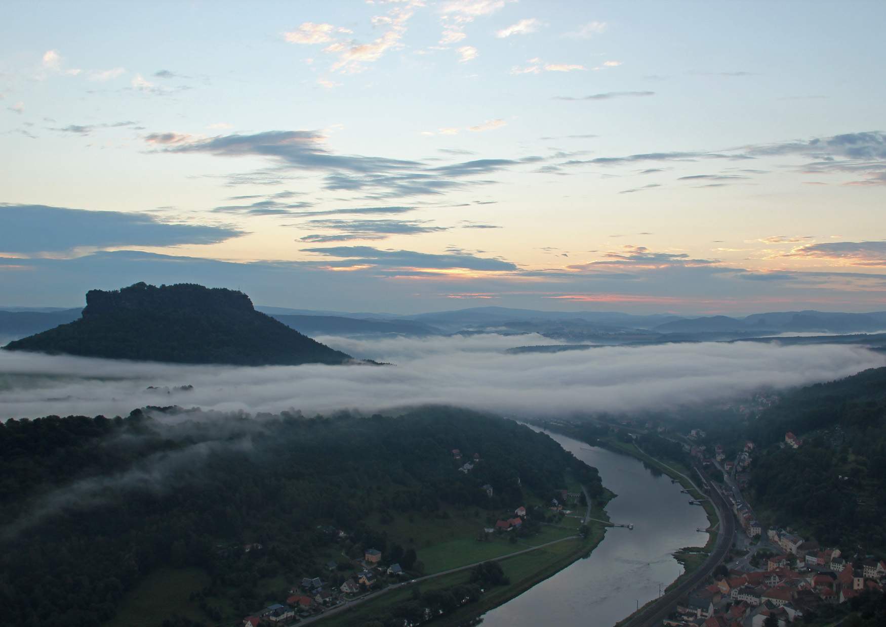 Der Nebel über der Elbe bei Königstein