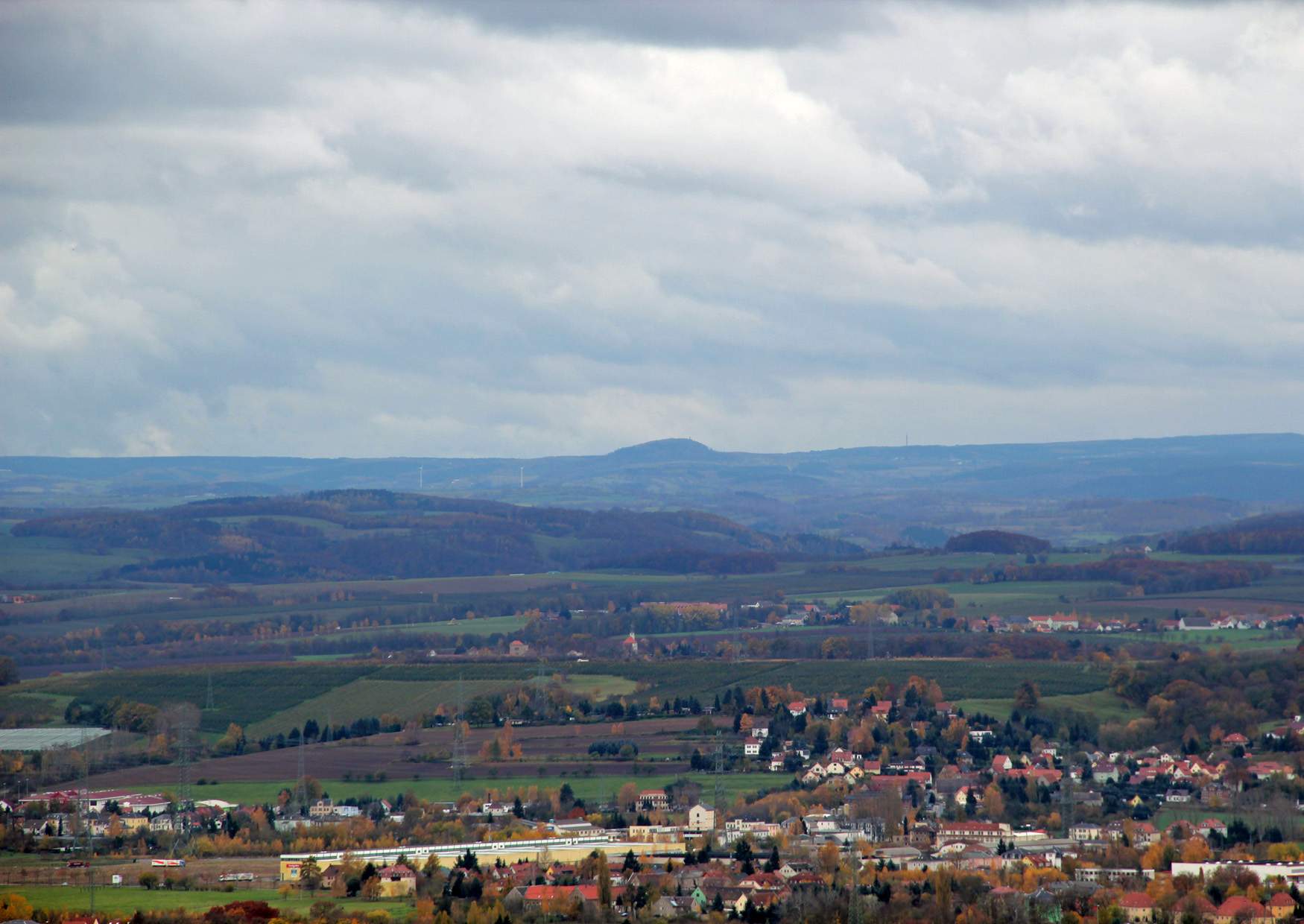 Der Blick vom Aussichtspunkt Rockau zum Geisingberg