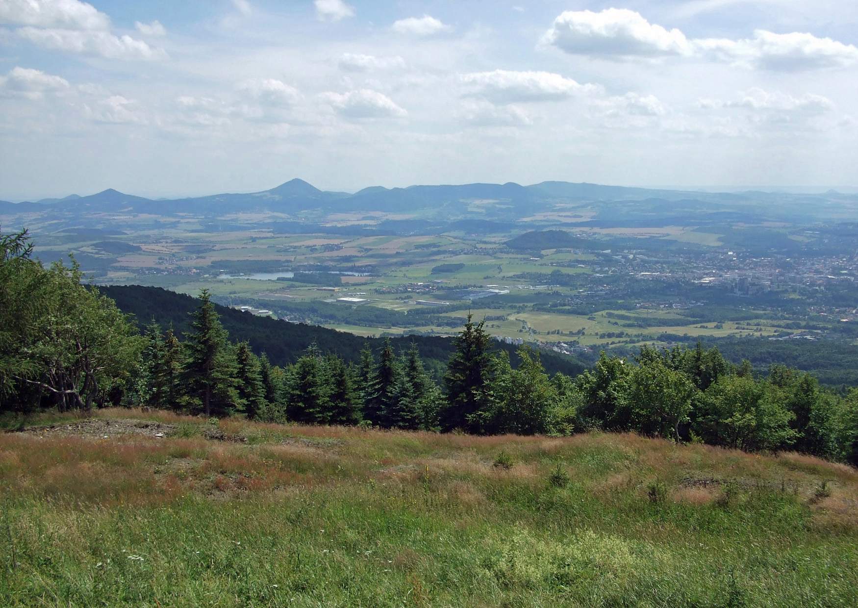 Aussicht vom Mückenberg auf das Böhmische Mittelgebirge