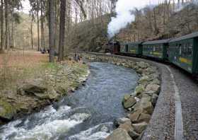 Schmalspurbahn entlang der Roten Weisseritz