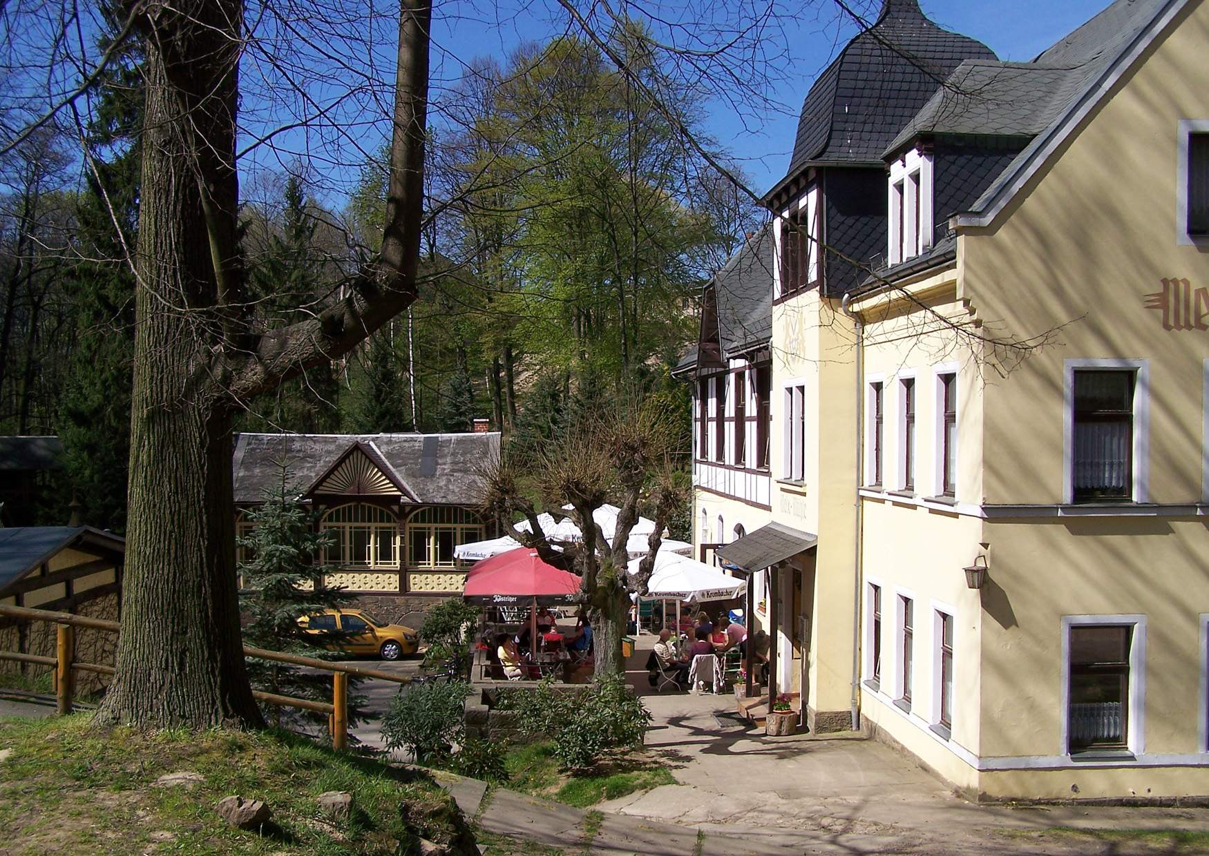 Meixmühle beliebtes Ausflugsziel bei Dresden im April 2007