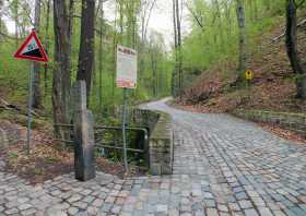 Abzweig Meixstraße Pillnitz Wanderweg Wegweiser Sandsteinsäule