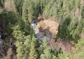 Der Blick von der Bastei auf die Felsenbühne Rathen im Wehlengrund