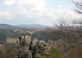 Blick vom Aussichtspunkt auf der Felsenburg Neurathen über den Mönch