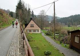 Wanderweg im Schwarzwassertal vor dem Forellenhof