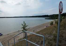 Badestrand Weißkollm am Dreiweiberner See