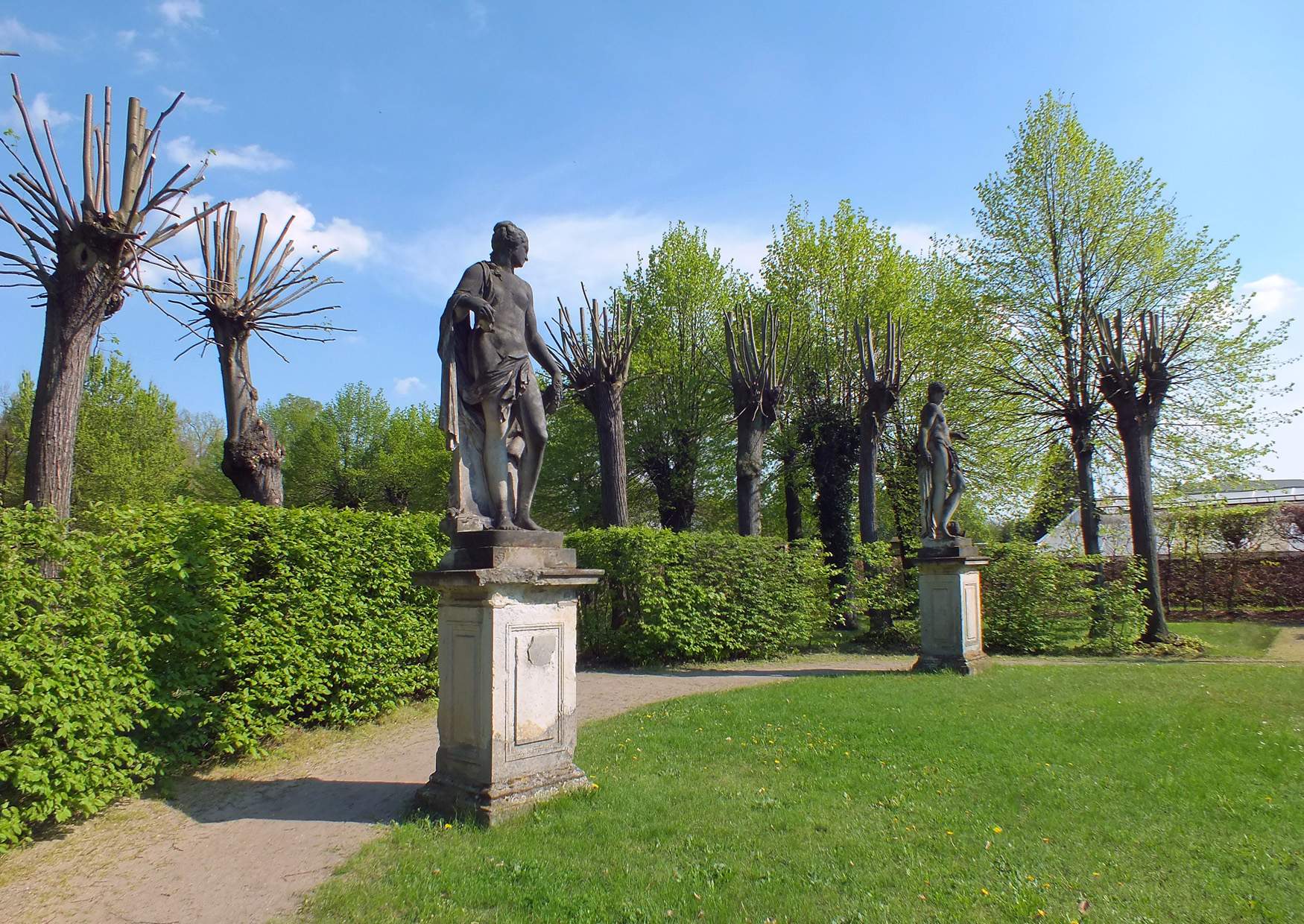 Altdöbern Statuen im Park