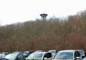 Blick vom Parkplatz Hohe Straße zum Bärensteinturm