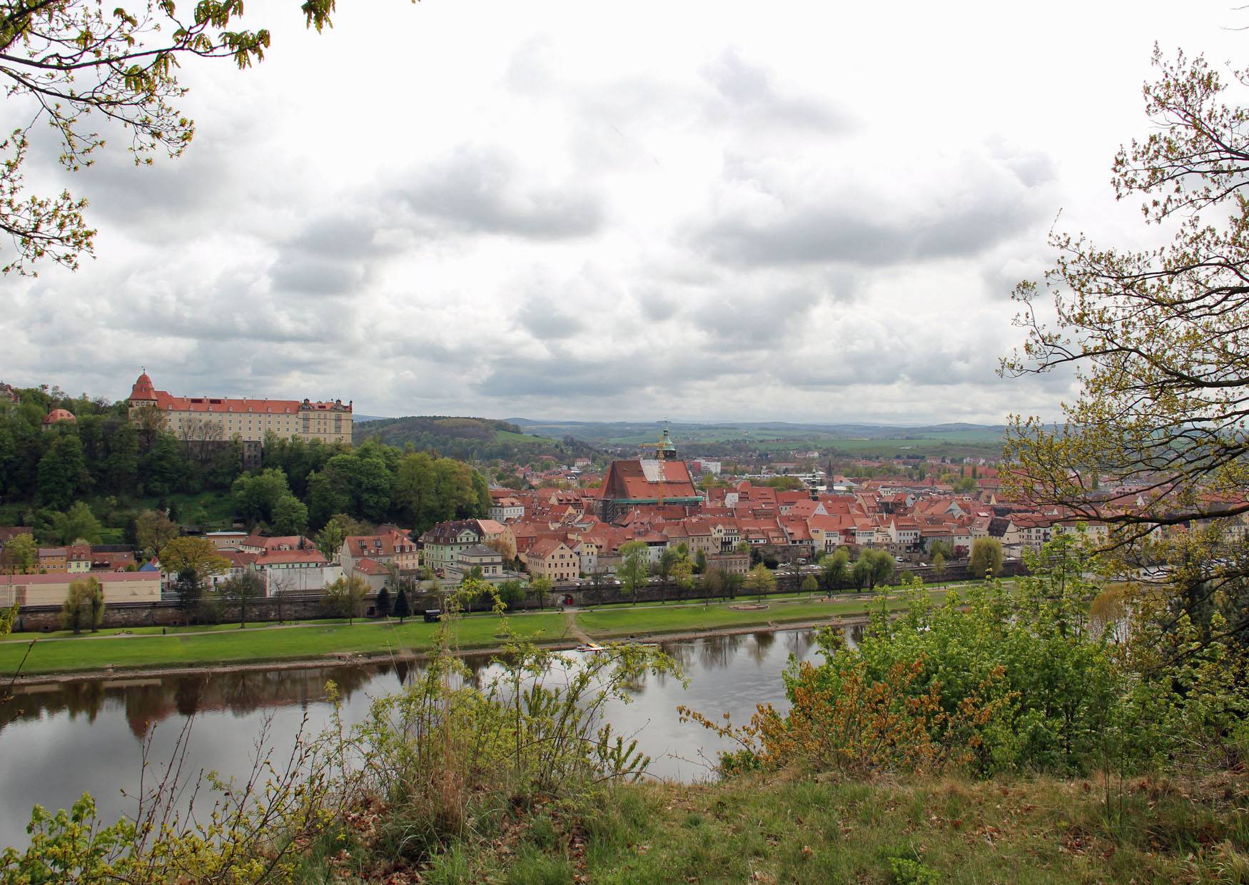 Blick vom Burglehnpfad über die Elbe auf Pirna