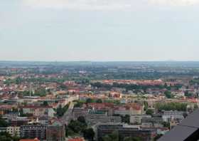 Aussichtsturm Leipzig Blick nach Osten Reichenbacher Berg rechts daneben Collmberg