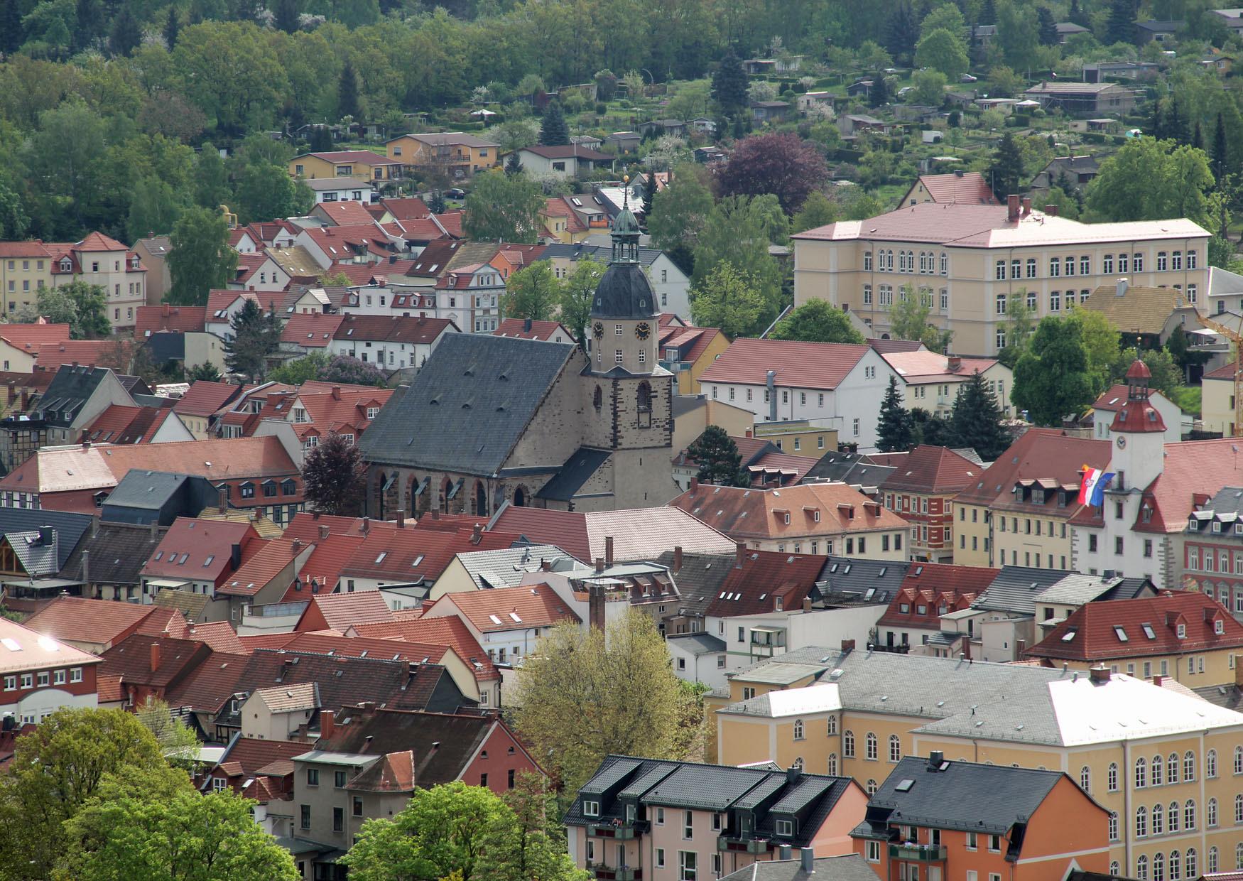 Nicolaikirche Schmölln und Staatliche Regelschule am Eichberg