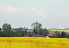 Kunstwerk im Feld vor Kaditzsch