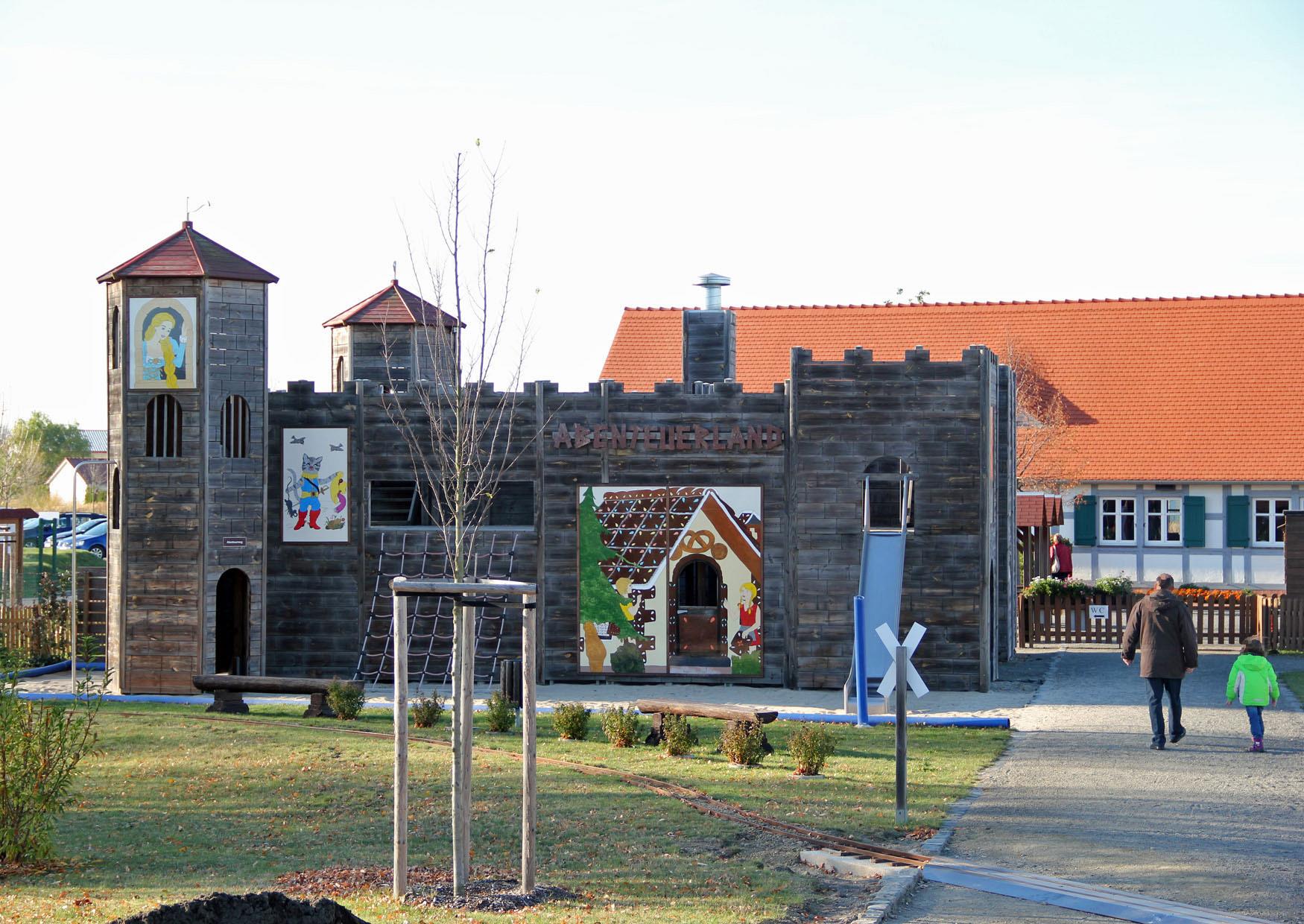 Spielburg Spielplatz für Kinder Miniaturenpark Elsterwerda