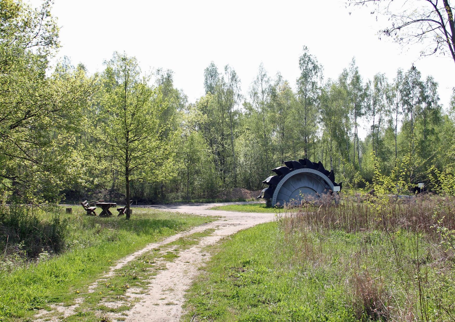 Halde Trages Lichtung mit Informationspunkt und Rastplatz