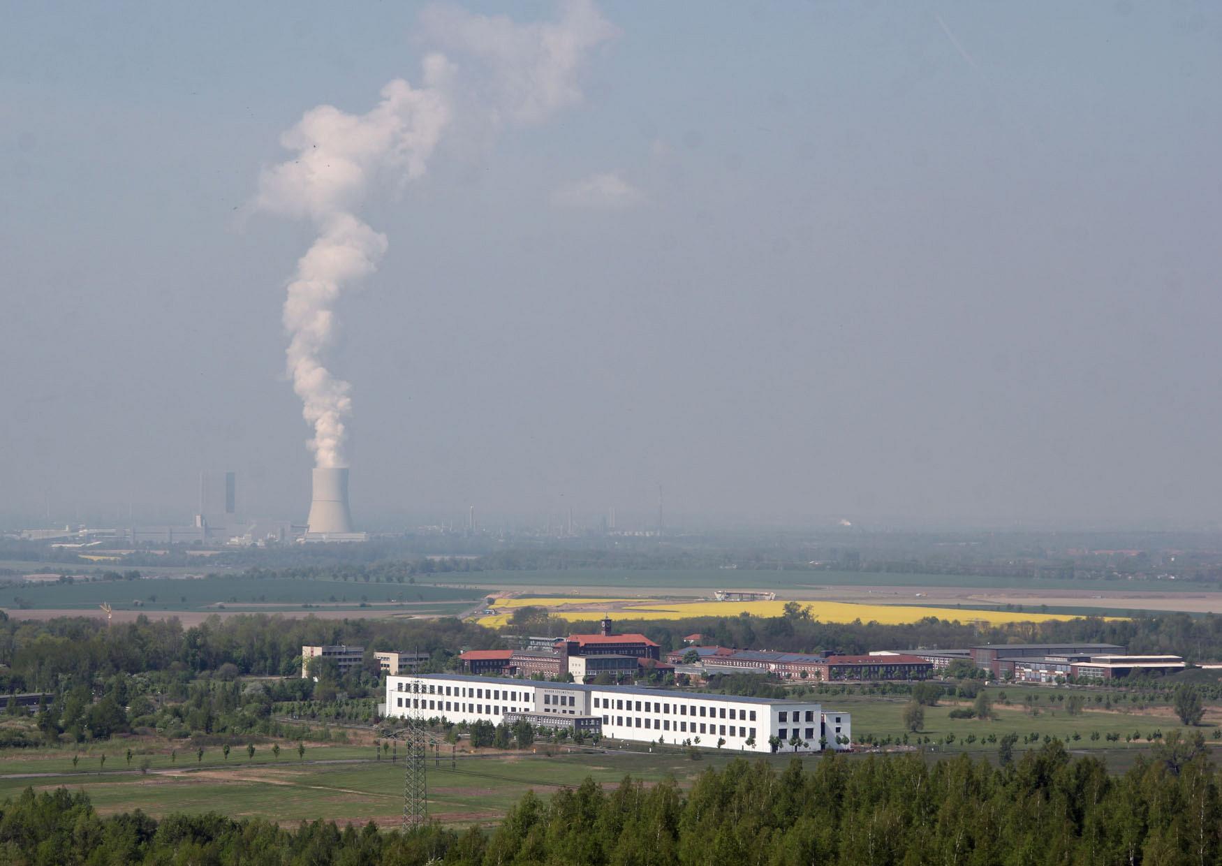 Blick vom Aussichtsturm zum Gewerbegebiet Espenhain