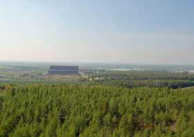 Blick vom Aussichtsturm Trages zum Kraftwerk Thierbach
