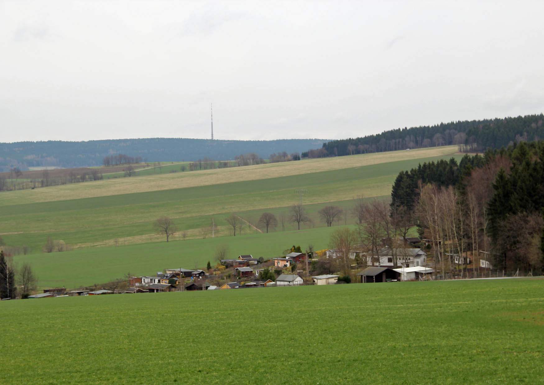 Kleingartenanlage Waldfrieden vom Aussichtsturm dahinter Sender Geyer