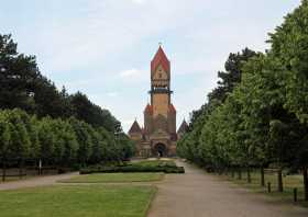Südfriedhof Leipzig Allee vom Nordtor zur Kapellenanlage