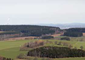 Esse Heizkraftwerk Chemnitz-Nord beim Blick vom Aussichtsfelsen Greifensteine