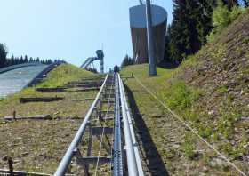 Wir fahren zur Schanze hinauf in der Vogtland Arena