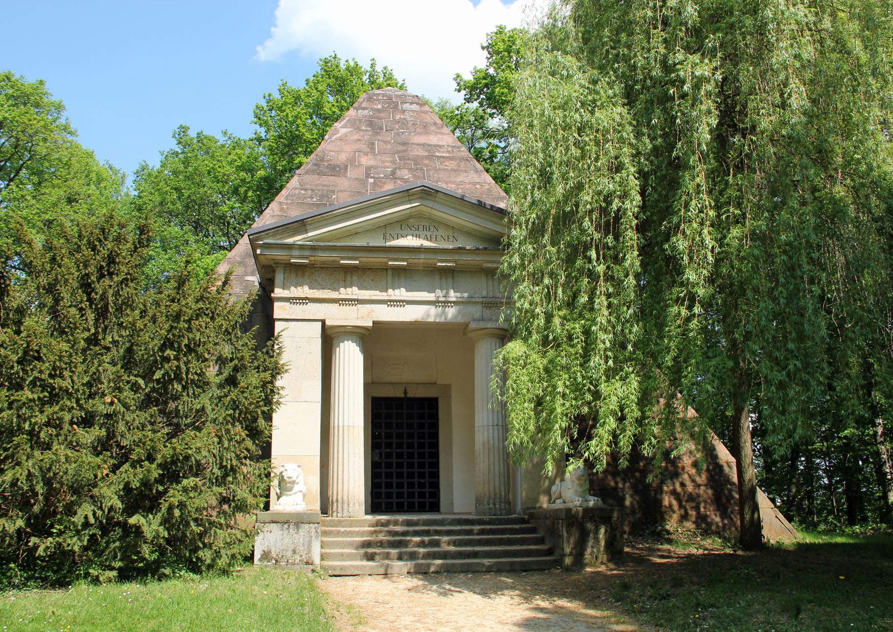 Schlosspark Machern Pyramide Mausoleum