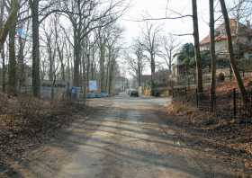 Parken an der Strasse Nesselgrund